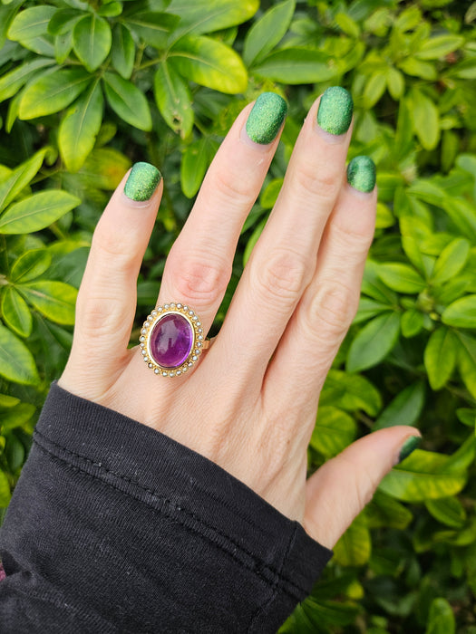 6395: Vintage: 18ct Gold "Carbuncle" Lilac Amethysts 28 Seed Pearls Ring