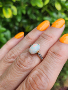 2109 Vintage: 18ct Gold Cabochon White Opal Diamonds Dress Ring