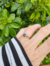 Cargar imagen en el visor de la galería, 0580: Vintage Old: 18ct Gold French Blue Sapphires 10 Diamonds Cluster Ring
