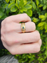 Load image into Gallery viewer, 0674: Vintage: 18ct Gold Oval Emerald Signet Ring- ornate shank
