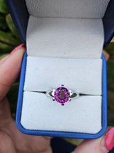 Load image into Gallery viewer, 0559: Vintage: 9ct White Gold Vivid Round Cut Purple/Hot pink Sapphire- LUSH!
