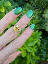 Load image into Gallery viewer, 0510: Vintage 9ct Gold Orange Citrine Peridots Flower Head Ring-Splendid
