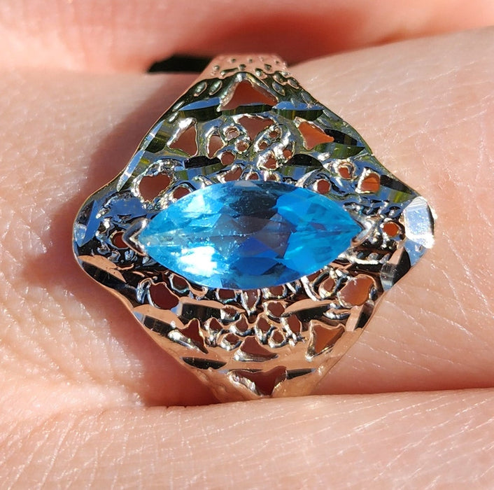 1556: Vintage: 14ct White Gold Marquise Cut Blue Topaz Openwork Dress Ring