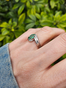 1300: Vintage: 9ct White Gold Illusion Set Emerald Ring- gorgeous