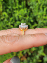 Load image into Gallery viewer, 1697:Vintage: 18ct Gold VS Clarity Natural Diamonds (0.91ct) Flowerhead Ring- very special
