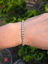 Load image into Gallery viewer, 2113: Vintage; 9ct Gold 36 Natural Diamonds Bracelet (18cm) - A sparkling beauty
