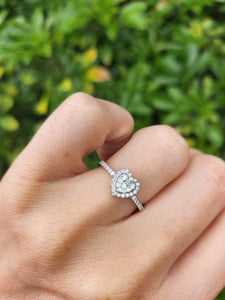 6090: Vintage: 18ct White Gold Diamonds Encrusted Heart Shaped Ring- simply delightful