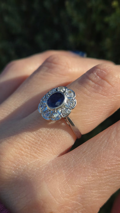 6440 Vintage: 18ct White Gold Ceylon Blue Sapphire Diamonds Cluster Ring