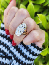 Load image into Gallery viewer, 7766: Vintage Rare: 9ct Gold Photo Locket/Mourning Signet Ring- lovely condition, good weight
