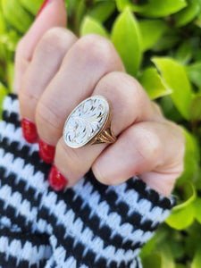 7766: Vintage Rare: 9ct Gold Photo Locket/Mourning Signet Ring- lovely condition, good weight