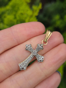 6208: Vintage:9ct Yellow Gold White Gold Diamonds Cross Pendant