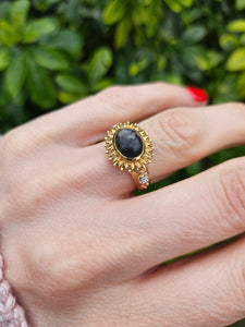 1274: Vintage: 9ct Gold Cabochon "Carbuncle" Black Agate Diamonds Signet Ring