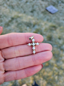 0917: Vintage:: 9ct Gold Cultured Pearls Cross Pendant- lovely, good weight