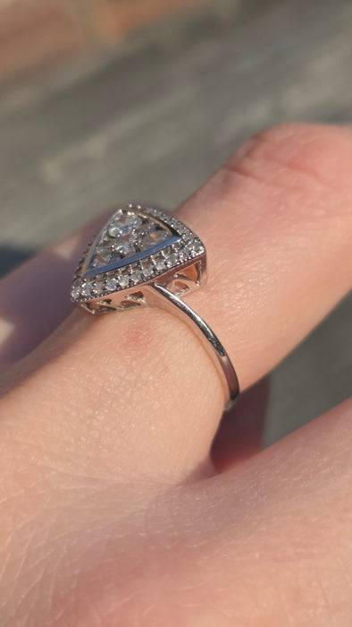 2847 Vintage: 9ct White Gold 37 natural Sparkling Diamonds (1ct)  Dress Ring