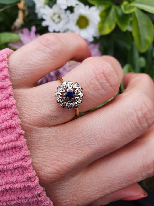 6052 Vintage & Old: 18ct Gold Blue Sapphire 12 Diamonds Flower Head Ring