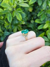 Load image into Gallery viewer, 5571: Vintage: Vivacious 9ct Gold Translucent Green Agate Signet Ring
