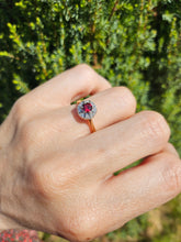 Cargar imagen en el visor de la galería, 1365: Vintage: 18ct Gold Tourmaline Diamonds Target Ring- striking colours
