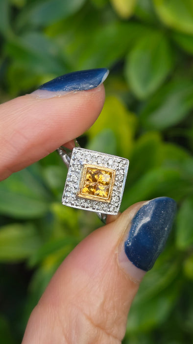 2286 Vintage: 18ct White Gold Yellow Sapphires Diamonds Geometric Set Ring