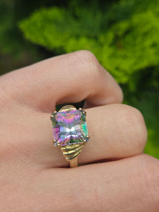 2302: Vintage: 9ct Gold Square Cut Caribbean Topaz Cocktail Ring