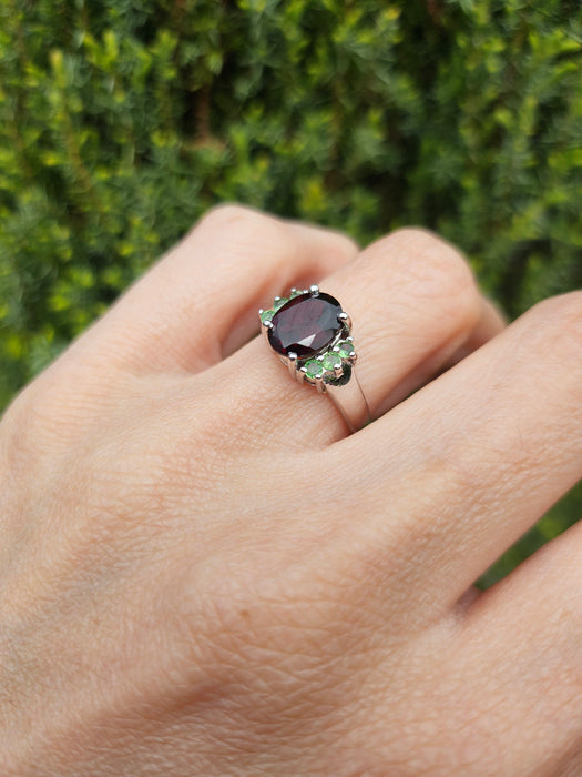 1583: Vintage: 9ct White Gold Red & Demantoid Garnets Cocktail Ring- superb combination