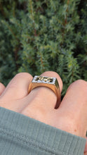 Cargar imagen en el visor de la galería, 2359 Vintage: Statement 9ct Gold Natural Diamond Golden Eagle Signet Ring
