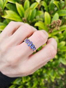 0970: Vintage: Rare 9ct Gold Iolites 5 Stone Dress/Stacker Ring- lovely colours