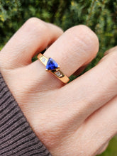 Cargar imagen en el visor de la galería, 1399: Vintage; 18ct Gold Trillion-Cut Blue Tanzanite Diamonds Dress/Stacker Ring
