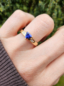 1399: Vintage; 18ct Gold Trillion-Cut Blue Tanzanite Diamonds Dress/Stacker Ring
