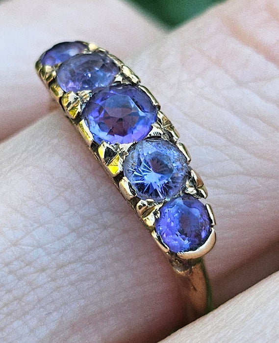 1136: Vintage: 9ct Gold Purple Amethysts 5 Stone Stacker/ Dress Ring