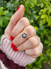 Cargar imagen en el visor de la galería, 1057: Vintage: 18ct Gold French Blue Sapphires Diamonds Flower Head Ring
