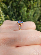 Cargar imagen en el visor de la galería, 6035: Vintage &amp; Exquisite 18ct Gold Blue Aquamarine Solitaire Ring- gorgeous stone, understated beauty.
