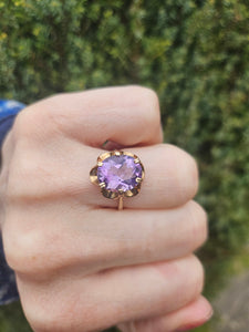 1170: Vintage; 9ct Gold Lilac Amethyst Solitaire Ring- mature stone, lovely hues