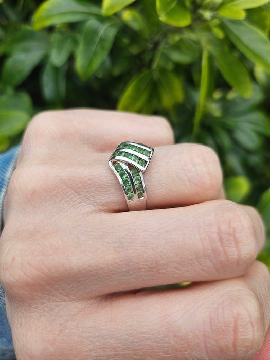 1250: Vintage: 9ct White Gold 28 Emeralds Cocktail Ring- eye candy