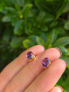 2093: 18ct Gold Voluptuous Purple Amethyst Stud Earrings-