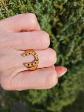 Cargar imagen en el visor de la galería, 1122: Vintage; 9ct Gold 8 Rich Red Garnets Lucky Horseshoe Ring- Nice!
