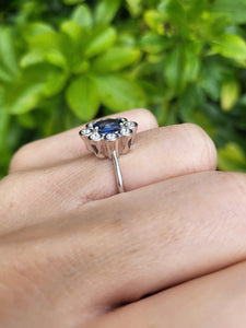 8096: Vintage Exceptional: 18ct White Gold Ceylon Blue Sapphire Diamonds Cocktail Ring- the presence of beauty