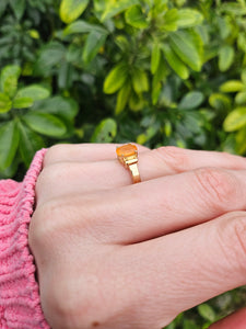 1277: Vintage: 9ct Gold Fire Opal Solitaire Ring- striking colours