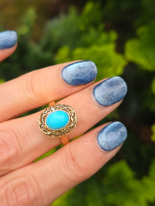 2345: Vintage: 18ct Gold Cabochon Turquoise Dress Ring