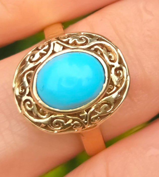 6478  Vintage: 18ct Gold Cabochon Turquoise Dress Ring