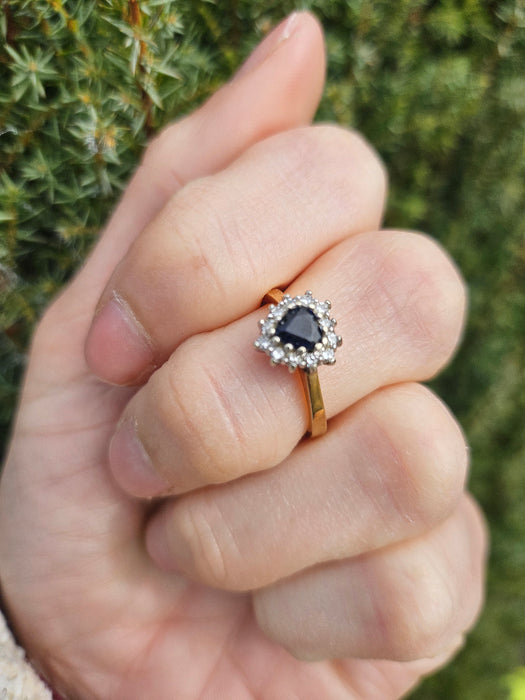 1428: Vintage: 9ct Gold Heart-Cut Blue Sapphire Diamonds Cluster Ring- classic