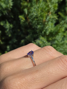 1890: Vintage: 14ct White Gold Petite Pear-Cut Violet Blue Tanzanite Ring