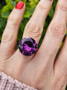 0967: Vintage: 14ct Gold Round Cut Purple Sapphire Cocktail Ring- Egyptian beauty