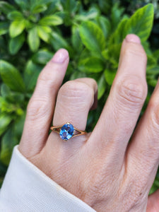 A7050: Vintage & Exquisite 18ct Gold Blue Aquamarine Solitaire Ring- gorgeous stone, understated beauty.