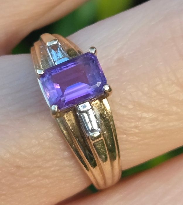 6452: Vintage; 9ct Gold Emerald Cut Lilac Amethyst Diamonds 3-Stone Ring