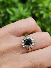 Cargar imagen en el visor de la galería, 1235: Vintage: 9ct Gold Australian Blue Sapphire Diamonds Cluster Ring - the classic Diana style
