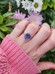 7220:Vintage Rare: 10ct White  Gold Colour Change Blue Fluorite Cocktail Ring- lovely cut and colour array