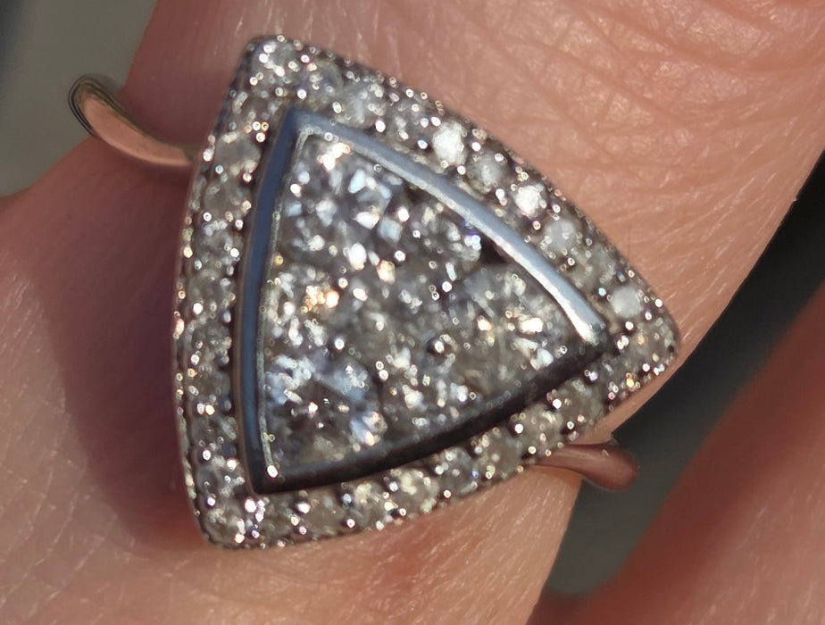 2847 Vintage: 9ct White Gold 37 natural Sparkling Diamonds (1ct)  Dress Ring