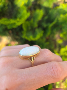 2320: Antique; Edwardian 18ct Gold Large Oval Cabochon Opal (8ct) Single Stone Ring-