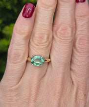 Cargar imagen en el visor de la galería, 2495: Vintage 14ct Gold Rare Oval  Faceted Green Garnet Solitaire
