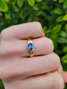 0543: Vintage: 18ct Gold Deep Violet Blue Pear Cut Tanzanite Diamond's Ring- cool eye candy